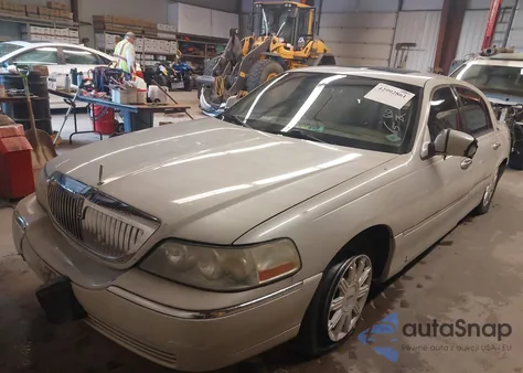 2006 Lincoln Town Car Signature Limited из США, поврежденный, VIN 1LNHM82W36Y632276